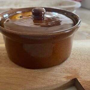 Pearsons of Chesterfield England brown glazed covered pottery crock 5”